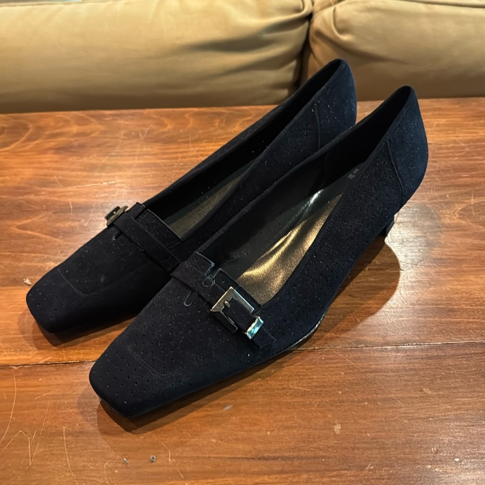NWOT Stuart Weitzman Leather Black Suede Pumps 10 M Kitten Heel Classic Comfort